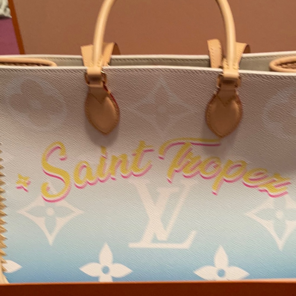 Authentic New Louis Vuitton MAKE ME AN OFFER GM OnTheGo Cities pool St Tropez